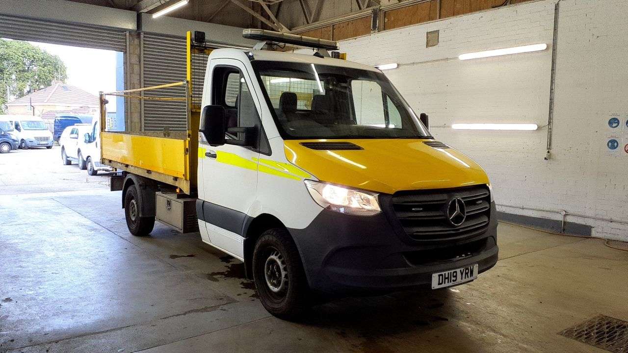 A 2019 MERCEDES-BENZ SPRINTER 2.1 314 CDI Chassis Cab 2dr Diesel Manual RWD L2 Euro 6 (143 ps) A 2019 MERCEDES-BENZ SPRINTER 2.1 314 CDI Chassis Cab 2dr Diesel Manual RWD L2 Euro 6 (143 ps)