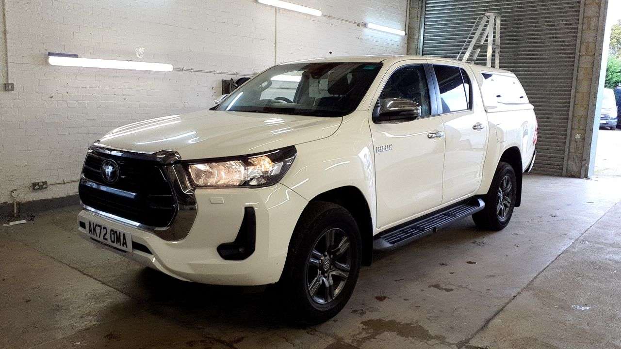 A 2022 TOYOTA HILUX 2.4 D-4D Icon Pickup Double Cab 4dr Diesel Auto 4WD Euro 6 (s/s) (150 ps) A 2022 TOYOTA HILUX 2.4 D-4D Icon Pickup Double Cab 4dr Diesel Auto 4WD Euro 6 (s/s) (150 ps)