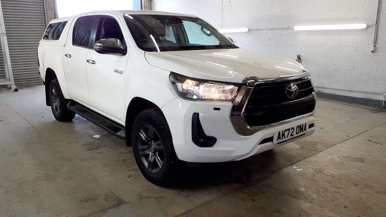 A 2022 TOYOTA HILUX 2.4 D-4D Icon Pickup Double Cab 4dr Diesel Auto 4WD Euro 6 (s/s) (150 ps) A 2022 TOYOTA HILUX 2.4 D-4D Icon Pickup Double Cab 4dr Diesel Auto 4WD Euro 6 (s/s) (150 ps)