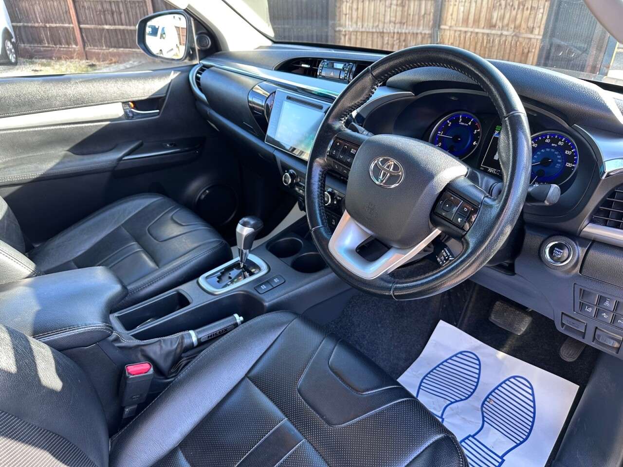 null TOYOTA HI-LUX null TOYOTA HI-LUX