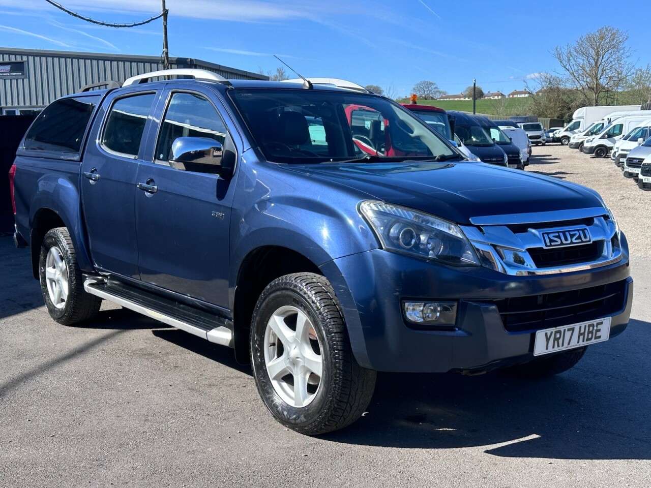 A 2017 ISUZU D-MAX 2.5 TD Utah Vision Pickup 4dr Diesel Manual 4x4 (192 g/km, 161 bhp) A 2017 ISUZU D-MAX 2.5 TD Utah Vision Pickup 4dr Diesel Manual 4x4 (192 g/km, 161 bhp)
