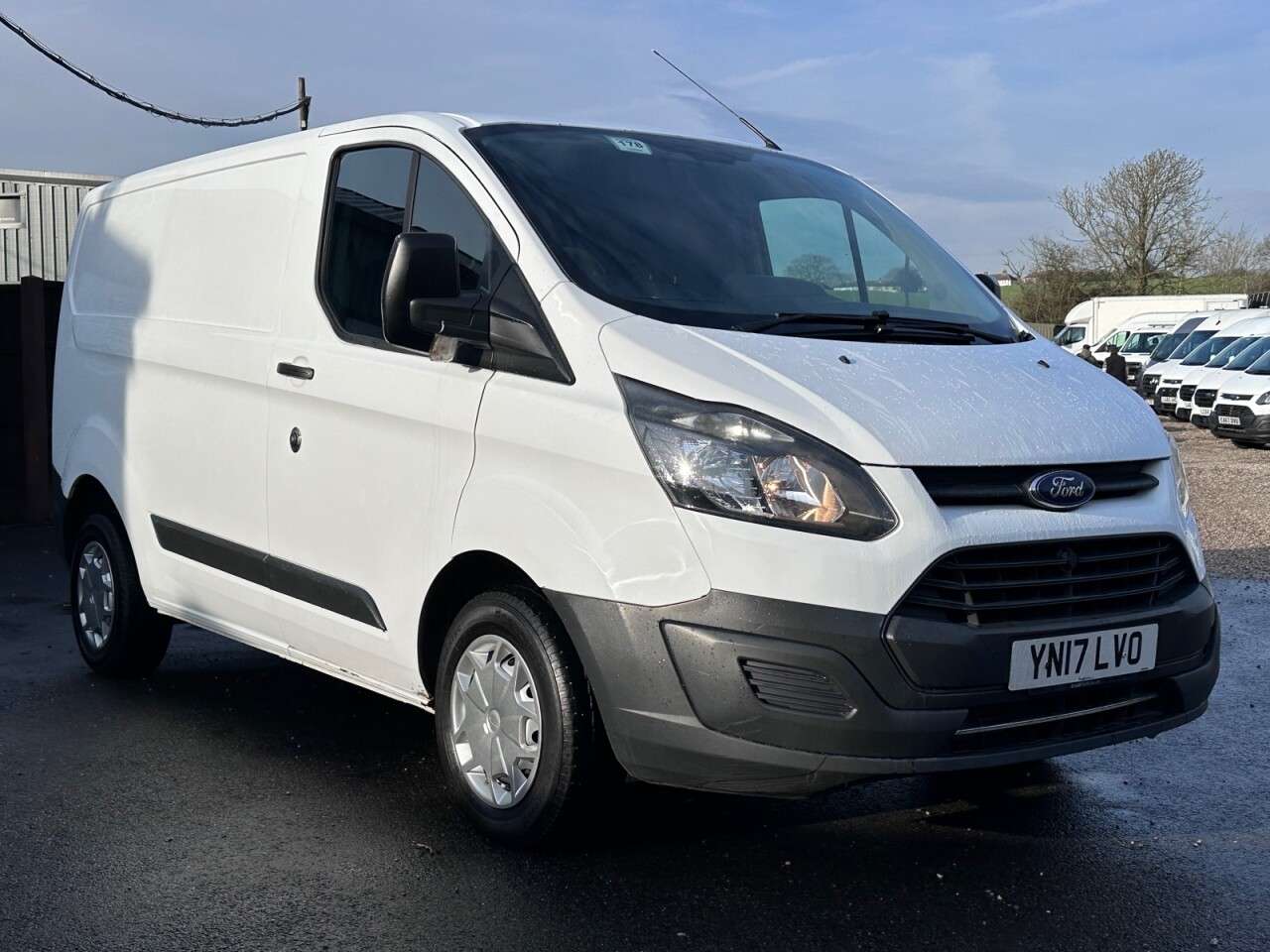 A 2017 FORD TRANSIT CUSTOM 2.0 TDCi 270 Panel Van 5dr Diesel Manual L1 H1 (163 g/km, 104 bhp) A 2017 FORD TRANSIT CUSTOM 2.0 TDCi 270 Panel Van 5dr Diesel Manual L1 H1 (163 g/km, 104 bhp)
