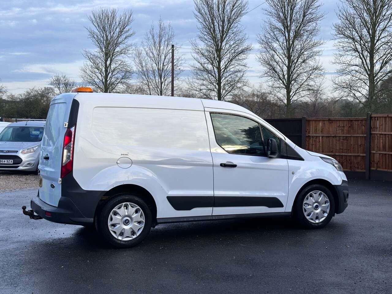 A 2015 FORD TRANSIT CONNECT 1.6 TDCi 200 Panel Van 4dr Diesel Manual L1 H1 (124 g/km, 74 bhp) A 2015 FORD TRANSIT CONNECT 1.6 TDCi 200 Panel Van 4dr Diesel Manual L1 H1 (124 g/km, 74 bhp)