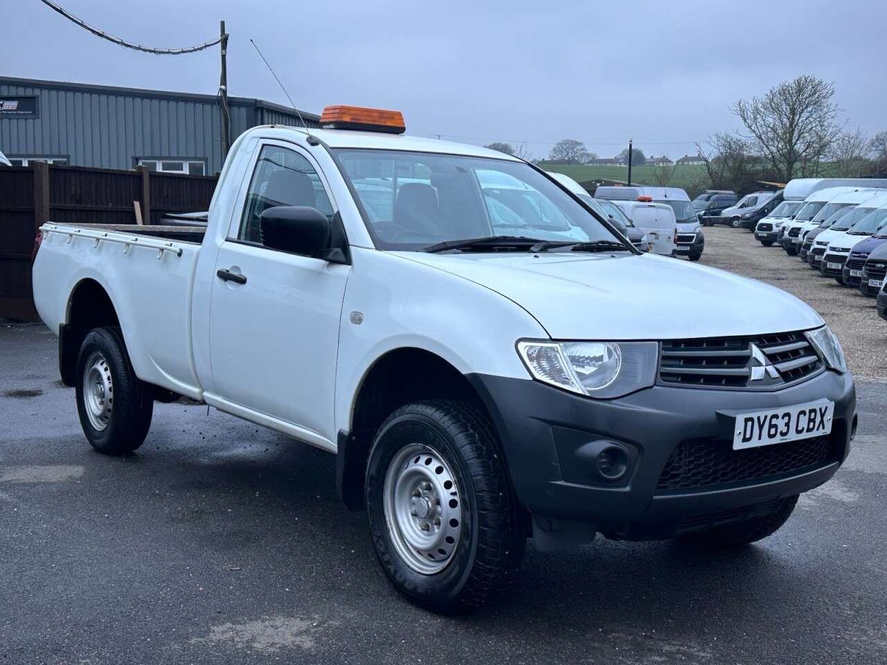A 2013 MITSUBISHI L200 2.5 DI-D 4Work Pickup 2dr Diesel Manual 4WD Euro 5 (134 ps) RARE SINGLE CAB A 2013 MITSUBISHI L200 2.5 DI-D 4Work Pickup 2dr Diesel Manual 4WD Euro 5 (134 ps) RARE SINGLE CAB