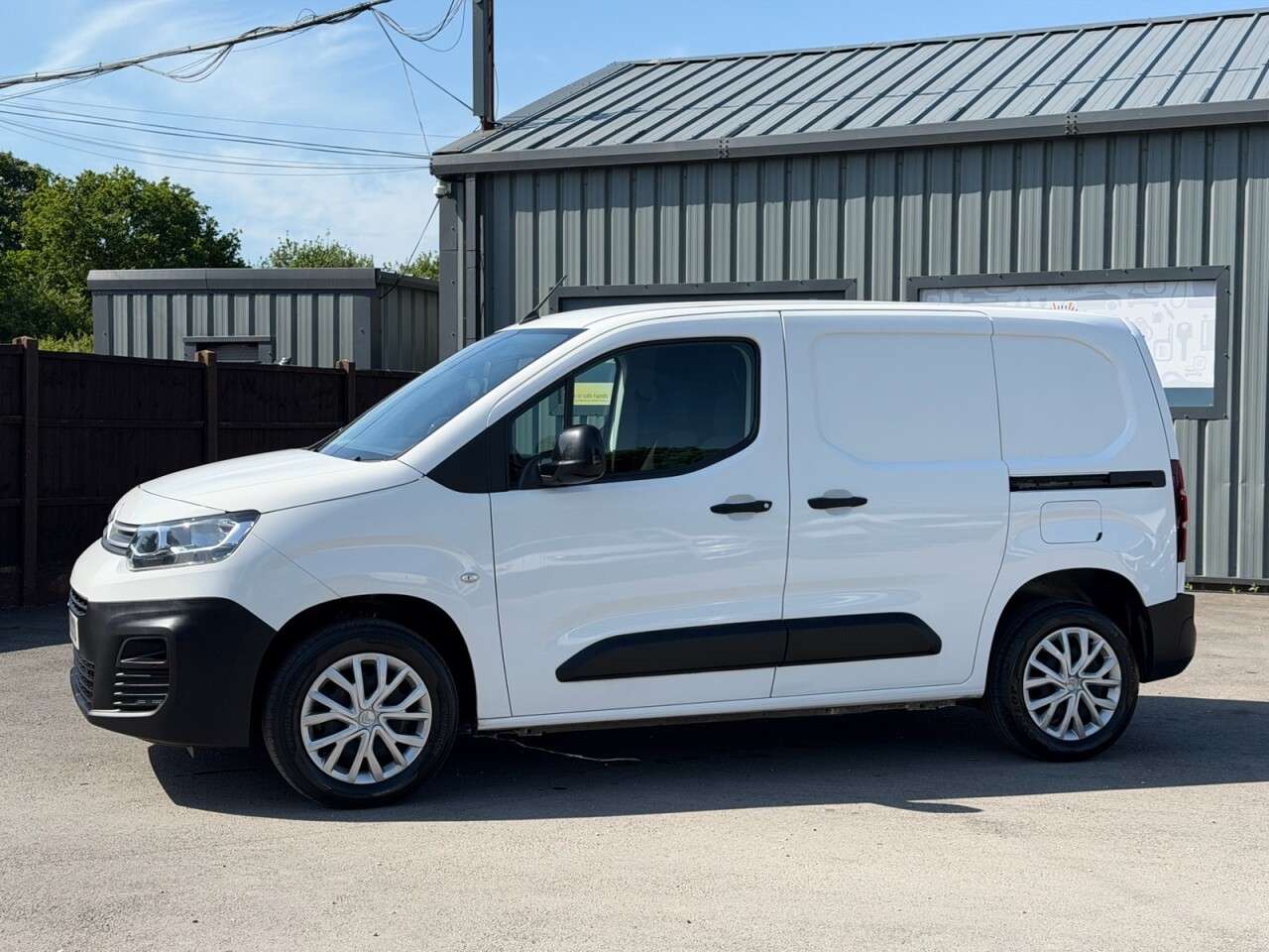 A 2021 CITROEN BERLINGO 1.5 BlueHDi 1000 Enterprise M Pro Panel Van 5dr Diesel EAT8 SWB Euro 6 (s/s A 2021 CITROEN BERLINGO 1.5 BlueHDi 1000 Enterprise M Pro Panel Van 5dr Diesel EAT8 SWB Euro 6 (s/s