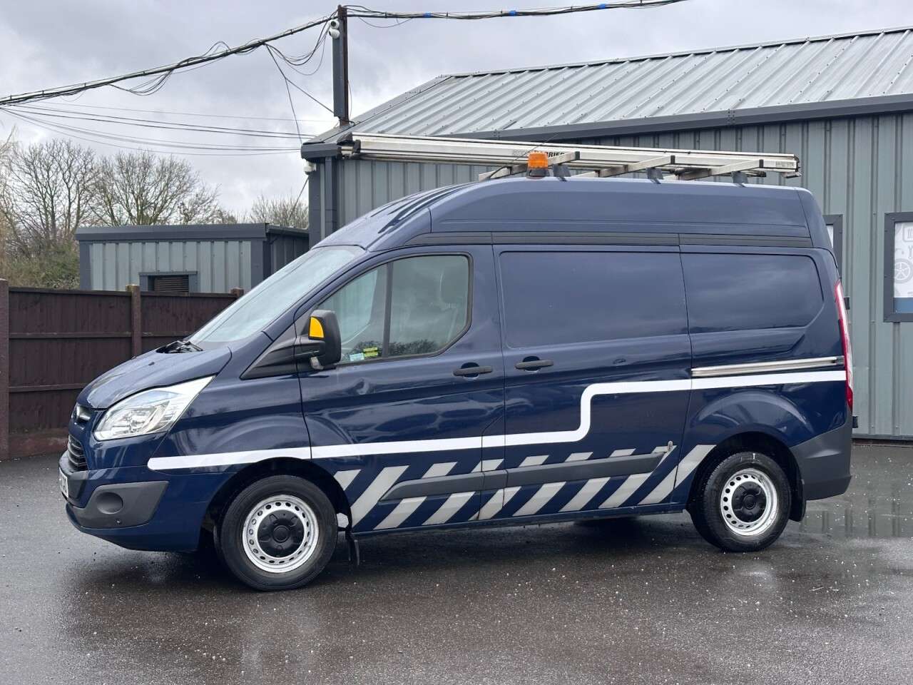 A 2016 FORD TRANSIT CUSTOM Transit Custom 2.2 TDCi 125ps High Roof Trend Van L1H2 2.2 CHAIN ENGINE, H2 A 2016 FORD TRANSIT CUSTOM Transit Custom 2.2 TDCi 125ps High Roof Trend Van L1H2 2.2 CHAIN ENGINE, H2