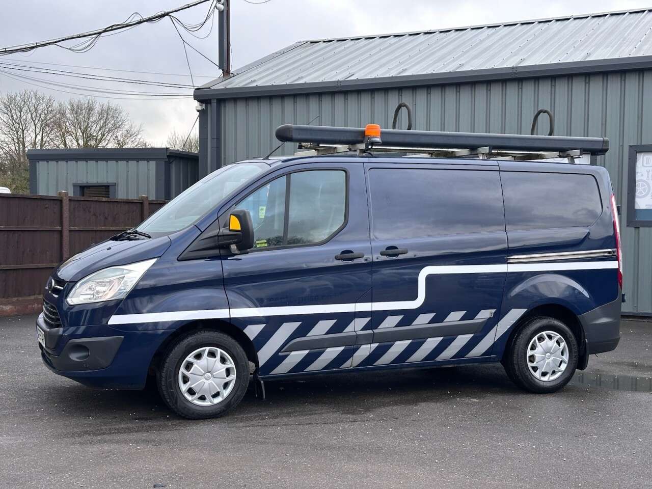 A 2015 FORD TRANSIT CUSTOM 2.2 TDCi 310 Trend Panel Van 5dr Diesel Manual L1 H1 (186 g/km, 123 bhp) 2. A 2015 FORD TRANSIT CUSTOM 2.2 TDCi 310 Trend Panel Van 5dr Diesel Manual L1 H1 (186 g/km, 123 bhp) 2.