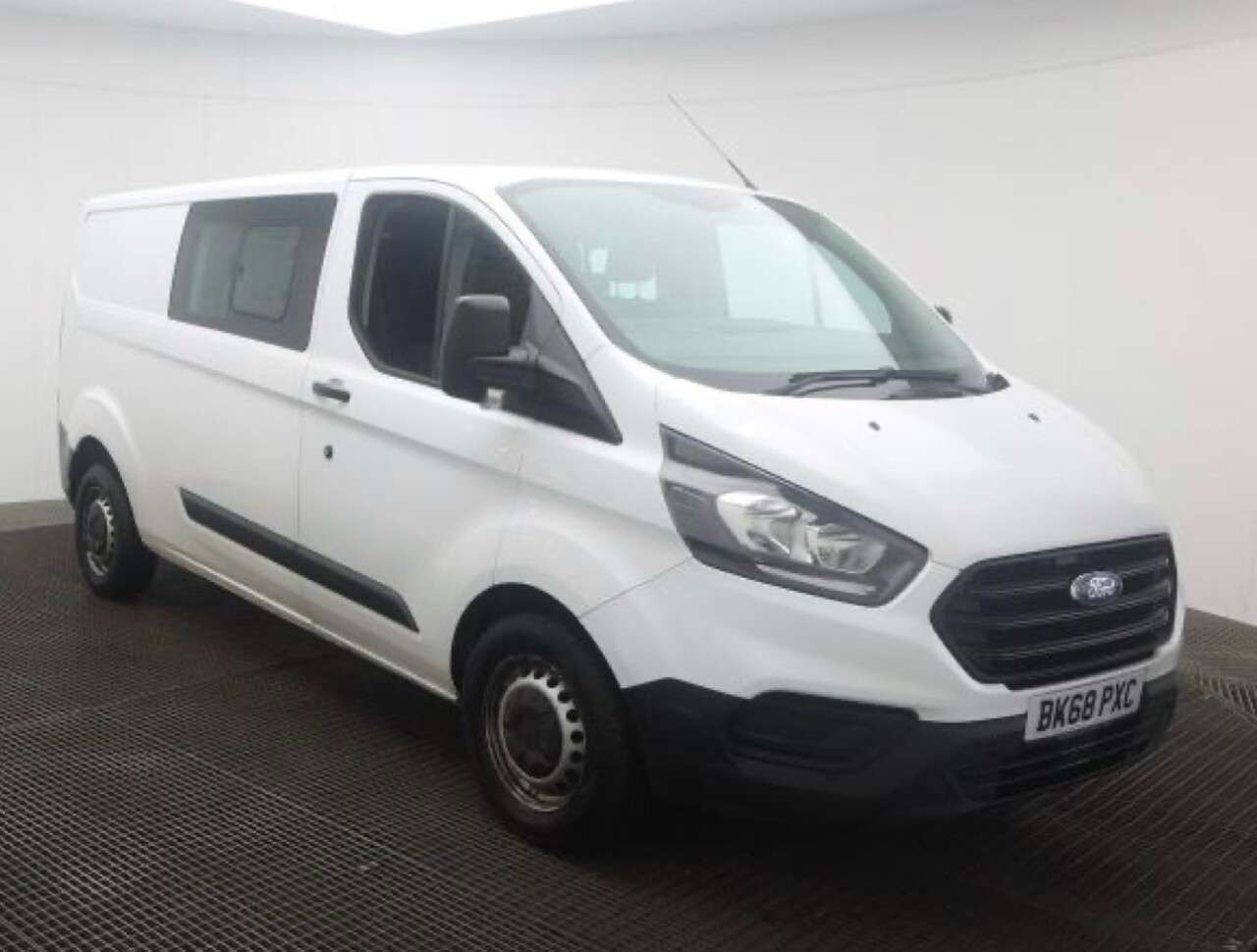 A 2018 FORD TRANSIT CUSTOM 2.0 320 EcoBlue Crew Van Double Cab 5dr Diesel Manual L2 H1 Euro 6 (6 Seat) A 2018 FORD TRANSIT CUSTOM 2.0 320 EcoBlue Crew Van Double Cab 5dr Diesel Manual L2 H1 Euro 6 (6 Seat)