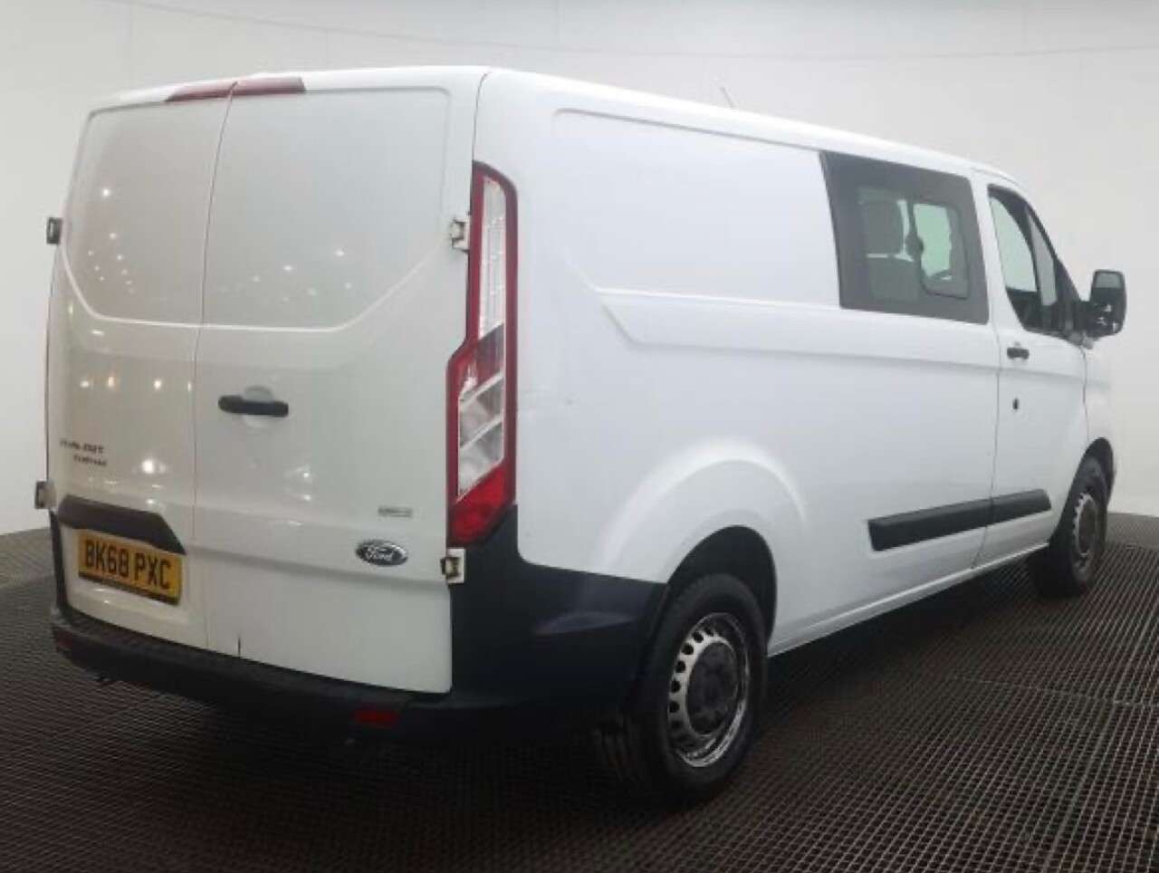 A 2018 FORD TRANSIT CUSTOM 2.0 320 EcoBlue Crew Van Double Cab 5dr Diesel Manual L2 H1 Euro 6 (6 Seat) A 2018 FORD TRANSIT CUSTOM 2.0 320 EcoBlue Crew Van Double Cab 5dr Diesel Manual L2 H1 Euro 6 (6 Seat)