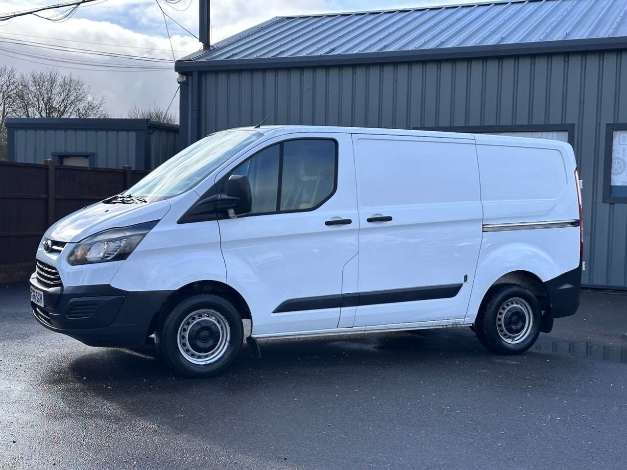 A 2016 FORD TRANSIT CUSTOM 2.2 TDCi 290 Panel Van 5dr Diesel Manual L1 H1 (186 g/km, 98 bhp) LAST OF T A 2016 FORD TRANSIT CUSTOM 2.2 TDCi 290 Panel Van 5dr Diesel Manual L1 H1 (186 g/km, 98 bhp) LAST OF T