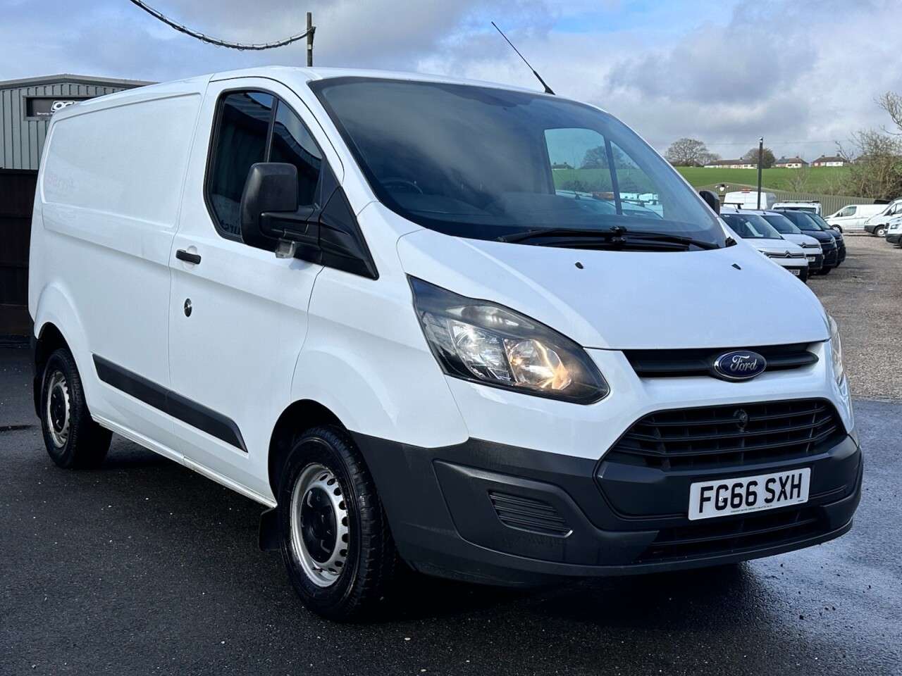 A 2016 FORD TRANSIT CUSTOM 2.2 TDCi 290 Panel Van 5dr Diesel Manual L1 H1 (186 g/km, 98 bhp) LAST OF T A 2016 FORD TRANSIT CUSTOM 2.2 TDCi 290 Panel Van 5dr Diesel Manual L1 H1 (186 g/km, 98 bhp) LAST OF T