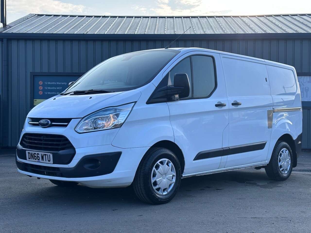 A 2016 FORD TRANSIT CUSTOM 2.2 TDCi 290 Trend Combi Van 5dr Diesel Manual L2 H1 (191 g/km, 98 bhp) A 2016 FORD TRANSIT CUSTOM 2.2 TDCi 290 Trend Combi Van 5dr Diesel Manual L2 H1 (191 g/km, 98 bhp)