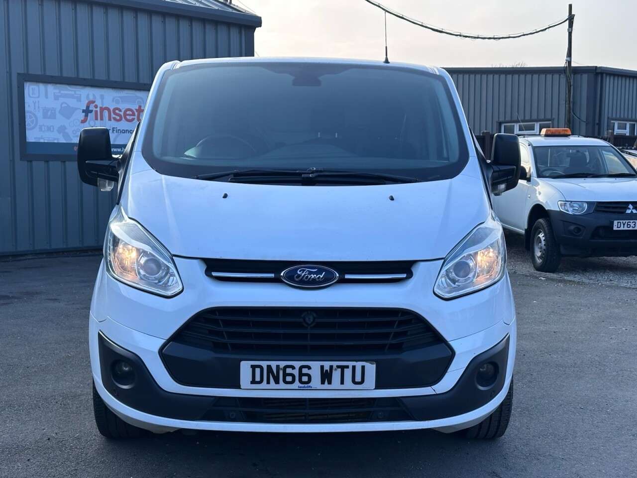 A 2016 FORD TRANSIT CUSTOM 2.2 TDCi 290 Trend Combi Van 5dr Diesel Manual L2 H1 (191 g/km, 98 bhp) A 2016 FORD TRANSIT CUSTOM 2.2 TDCi 290 Trend Combi Van 5dr Diesel Manual L2 H1 (191 g/km, 98 bhp)