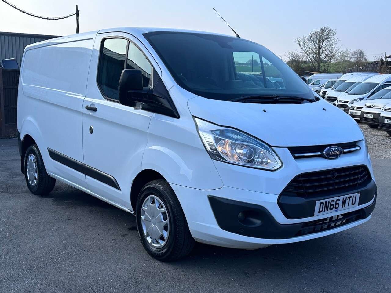 A 2016 FORD TRANSIT CUSTOM 2.2 TDCi 290 Trend Combi Van 5dr Diesel Manual L2 H1 (191 g/km, 98 bhp) A 2016 FORD TRANSIT CUSTOM 2.2 TDCi 290 Trend Combi Van 5dr Diesel Manual L2 H1 (191 g/km, 98 bhp)