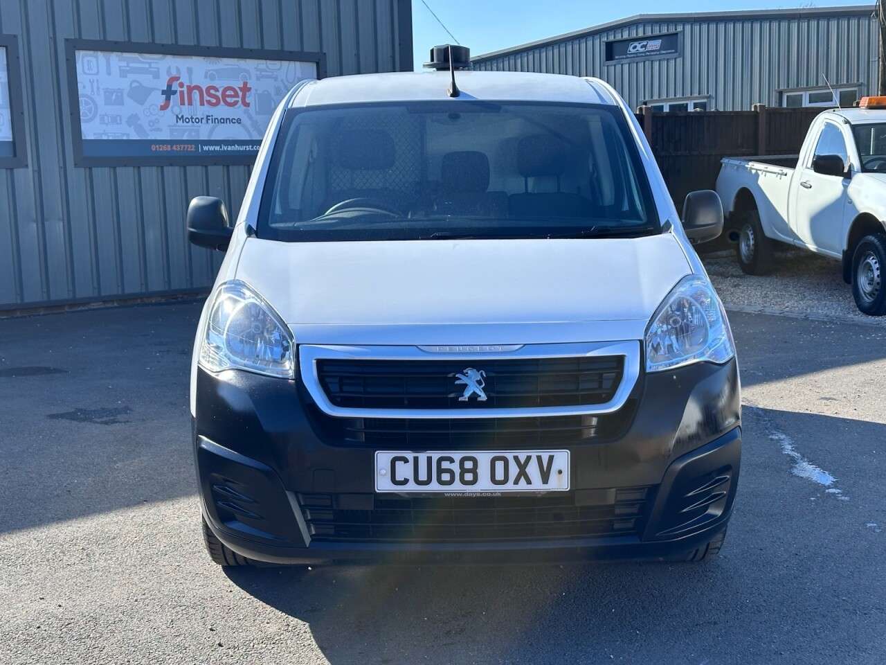 A 2018 PEUGEOT PARTNER 1.6 BlueHDi 651 Professional Panel Van 5dr Diesel Manual L1 (112 g/km, 73.9 A 2018 PEUGEOT PARTNER 1.6 BlueHDi 651 Professional Panel Van 5dr Diesel Manual L1 (112 g/km, 73.9