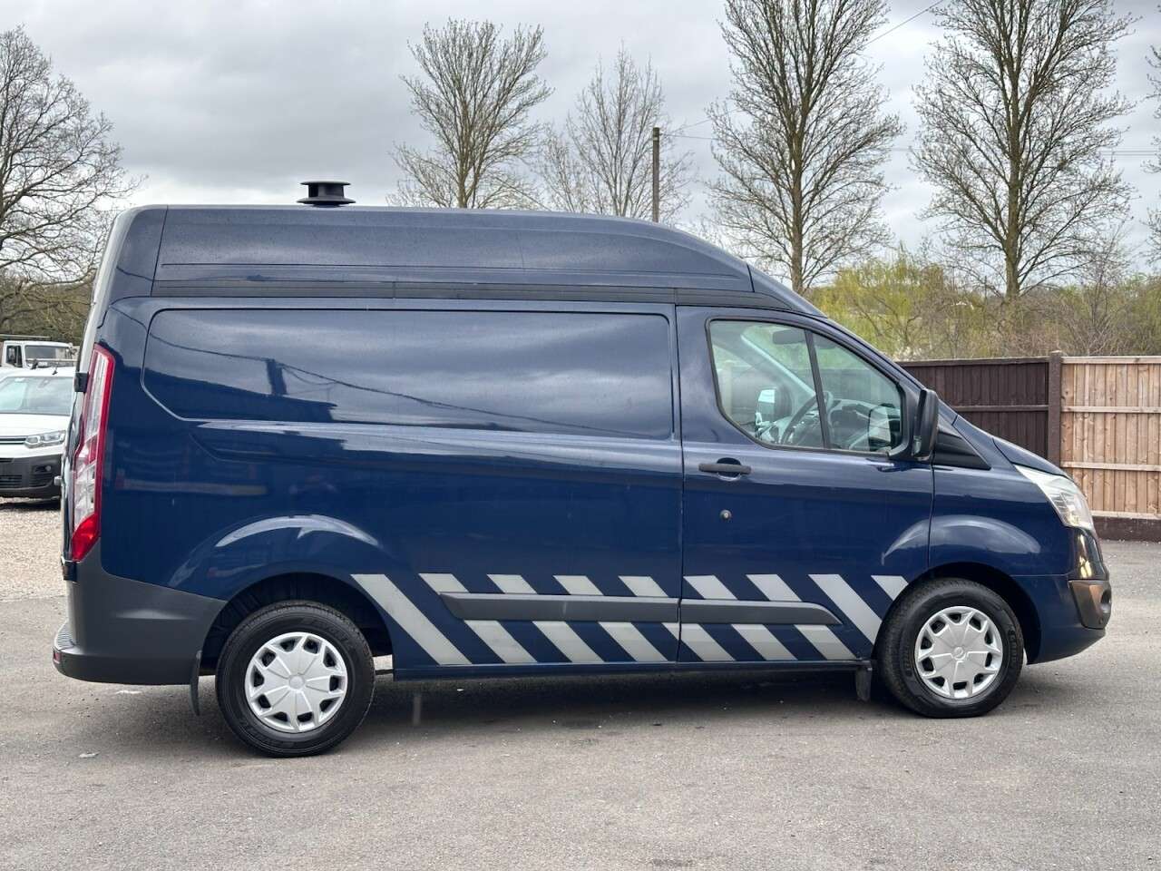 A 2015 FORD TRANSIT CUSTOM 2.2 TDCi 310 Trend Panel Van 5dr Diesel Manual L1 H1 (186 g/km, 123 bhp) A 2015 FORD TRANSIT CUSTOM 2.2 TDCi 310 Trend Panel Van 5dr Diesel Manual L1 H1 (186 g/km, 123 bhp)