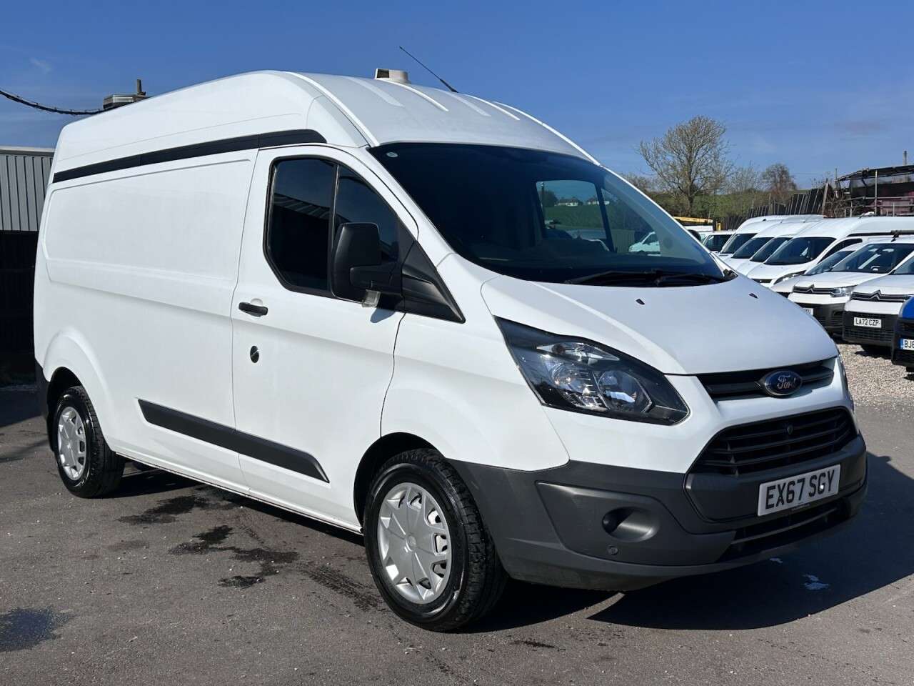 A 2017 FORD TRANSIT CUSTOM 2.0 TDCi 340 Panel Van 5dr Diesel Manual L2 H2 (165 g/km, 128 bhp) A 2017 FORD TRANSIT CUSTOM 2.0 TDCi 340 Panel Van 5dr Diesel Manual L2 H2 (165 g/km, 128 bhp)
