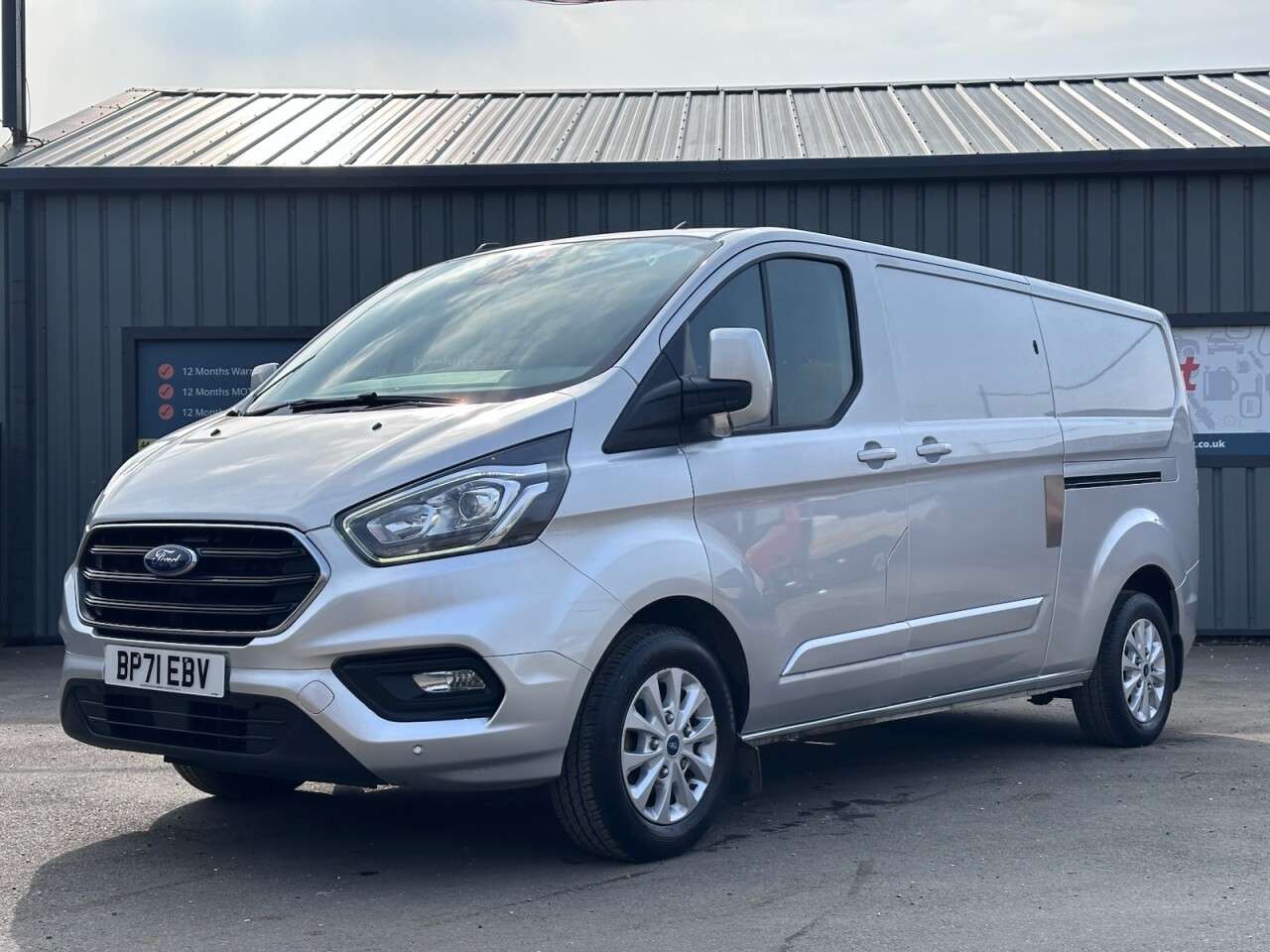 A 2022 FORD TRANSIT CUSTOM 2.0 300 EcoBlue Limited Panel Van 5dr Diesel Manual L2 H1 Euro 6 (s/s) (130 A 2022 FORD TRANSIT CUSTOM 2.0 300 EcoBlue Limited Panel Van 5dr Diesel Manual L2 H1 Euro 6 (s/s) (130