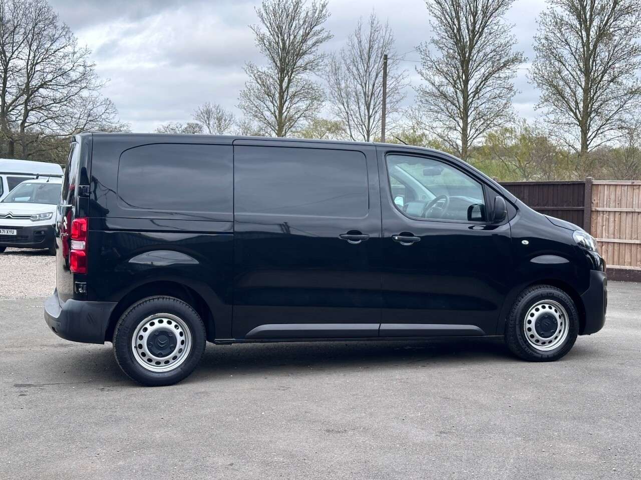 A 2021 CITROEN DISPATCH 2.0 BlueHDi 1400 Enterprise M Panel Van 6dr Diesel Manual FWD 2 Euro 6 (s/s A 2021 CITROEN DISPATCH 2.0 BlueHDi 1400 Enterprise M Panel Van 6dr Diesel Manual FWD 2 Euro 6 (s/s