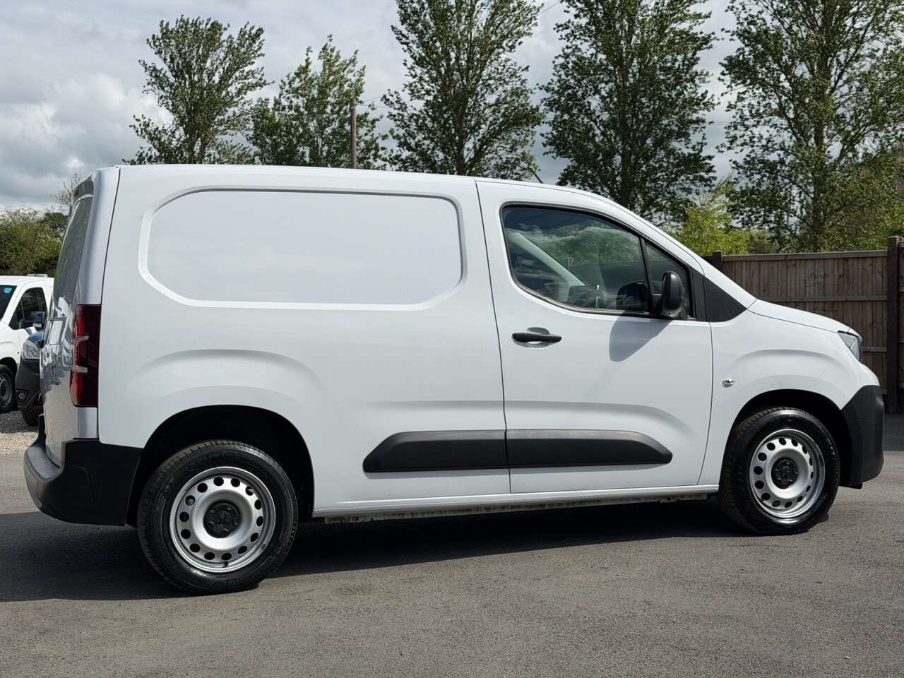 A 2023 PEUGEOT PARTNER 1.5 BlueHDi 1000 Professional Premium + Standard Panel Van 5dr Diesel Manua A 2023 PEUGEOT PARTNER 1.5 BlueHDi 1000 Professional Premium + Standard Panel Van 5dr Diesel Manua