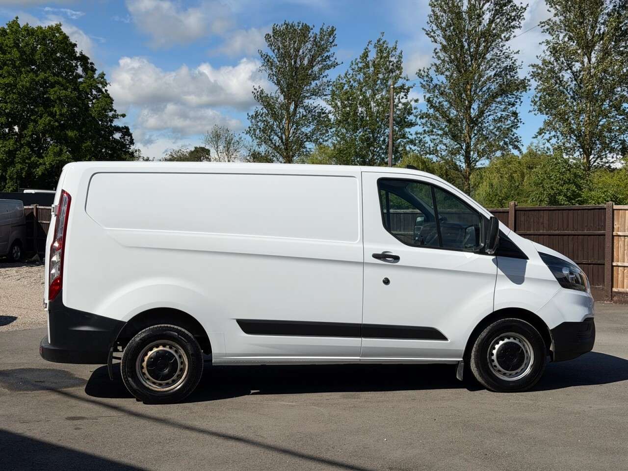 A 2021 FORD TRANSIT CUSTOM 2.0 300 EcoBlue Leader Panel Van 5dr Diesel Manual L1 H1 Euro 6 (s/s) (130 A 2021 FORD TRANSIT CUSTOM 2.0 300 EcoBlue Leader Panel Van 5dr Diesel Manual L1 H1 Euro 6 (s/s) (130