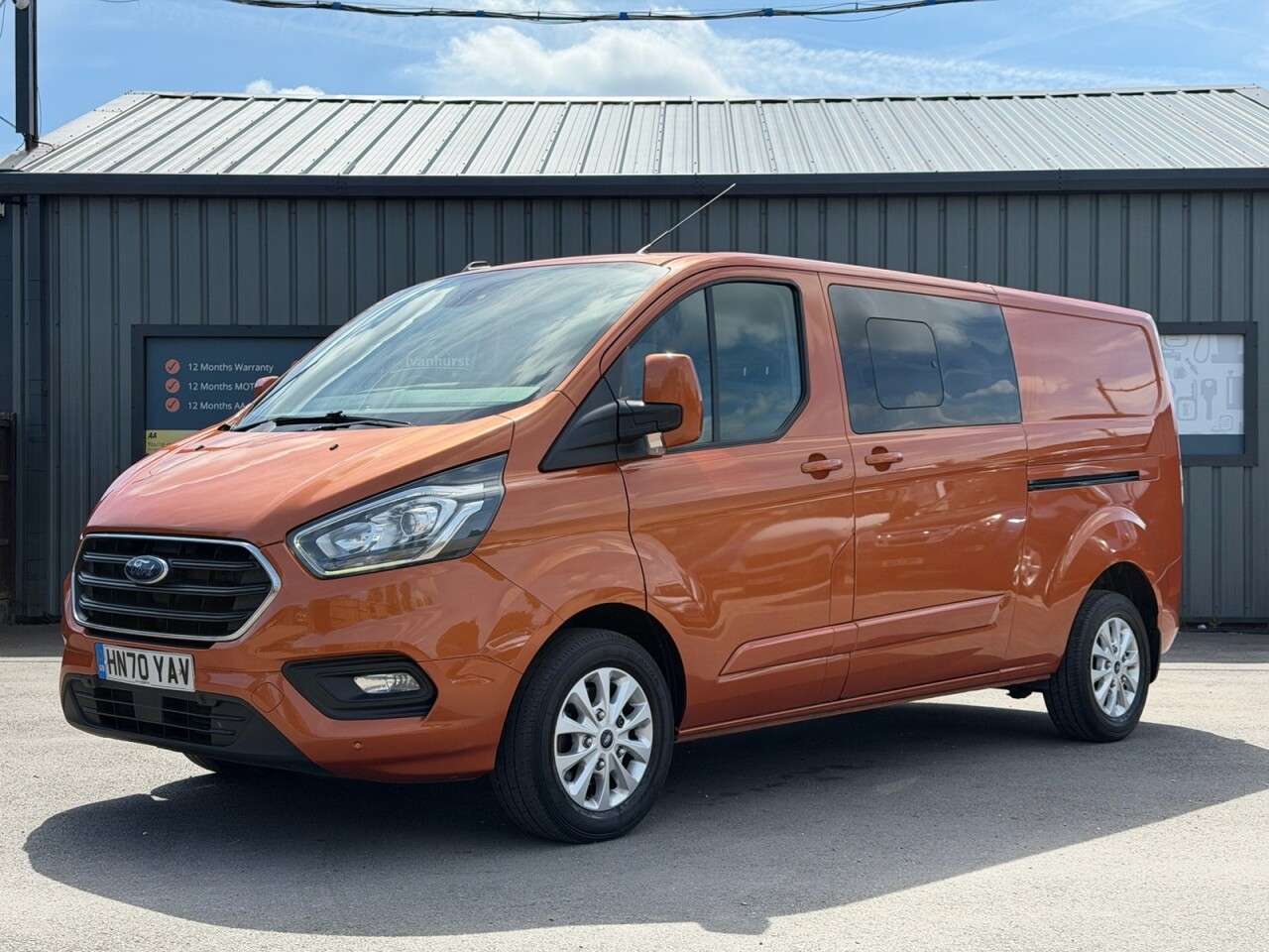 A 2020 FORD TRANSIT CUSTOM 2.0 320 EcoBlue Limited Crew Van Double Cab 5dr Diesel Manual L2 H1 Euro 6 A 2020 FORD TRANSIT CUSTOM 2.0 320 EcoBlue Limited Crew Van Double Cab 5dr Diesel Manual L2 H1 Euro 6