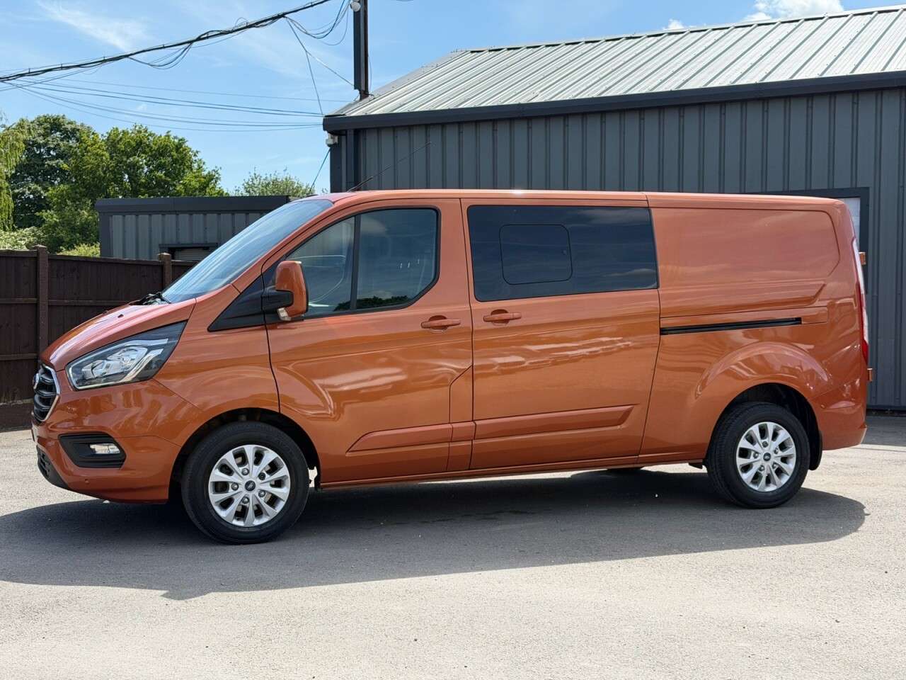 A 2020 FORD TRANSIT CUSTOM 2.0 320 EcoBlue Limited Crew Van Double Cab 5dr Diesel Manual L2 H1 Euro 6 A 2020 FORD TRANSIT CUSTOM 2.0 320 EcoBlue Limited Crew Van Double Cab 5dr Diesel Manual L2 H1 Euro 6