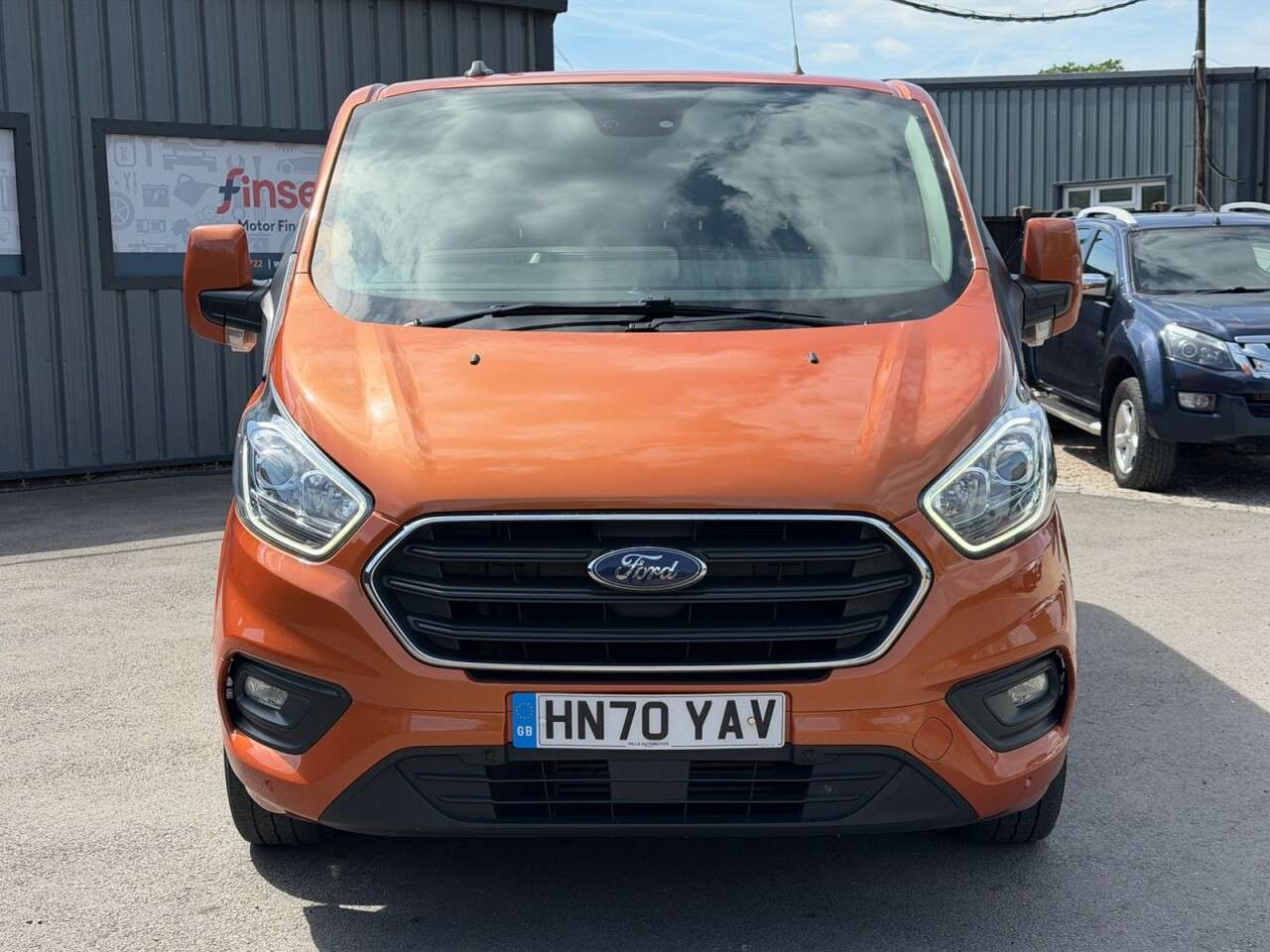 A 2020 FORD TRANSIT CUSTOM 2.0 320 EcoBlue Limited Crew Van Double Cab 5dr Diesel Manual L2 H1 Euro 6 A 2020 FORD TRANSIT CUSTOM 2.0 320 EcoBlue Limited Crew Van Double Cab 5dr Diesel Manual L2 H1 Euro 6