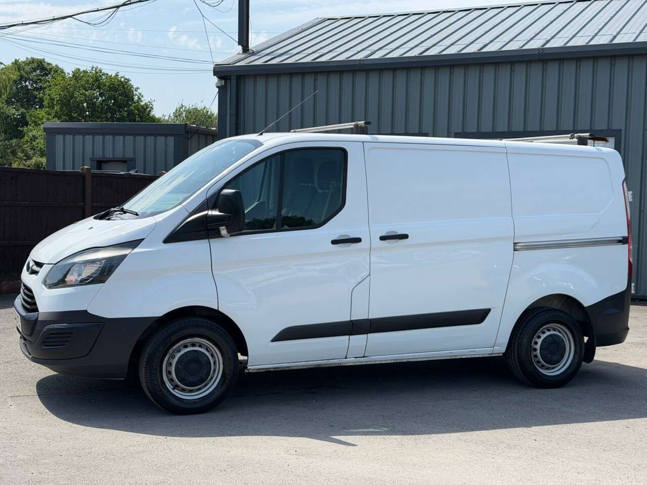 A 2017 FORD TRANSIT CUSTOM 2.0 TDCi 270 Panel Van 5dr Diesel Manual L1 H1 (163 g/km, 104 bhp) A 2017 FORD TRANSIT CUSTOM 2.0 TDCi 270 Panel Van 5dr Diesel Manual L1 H1 (163 g/km, 104 bhp)