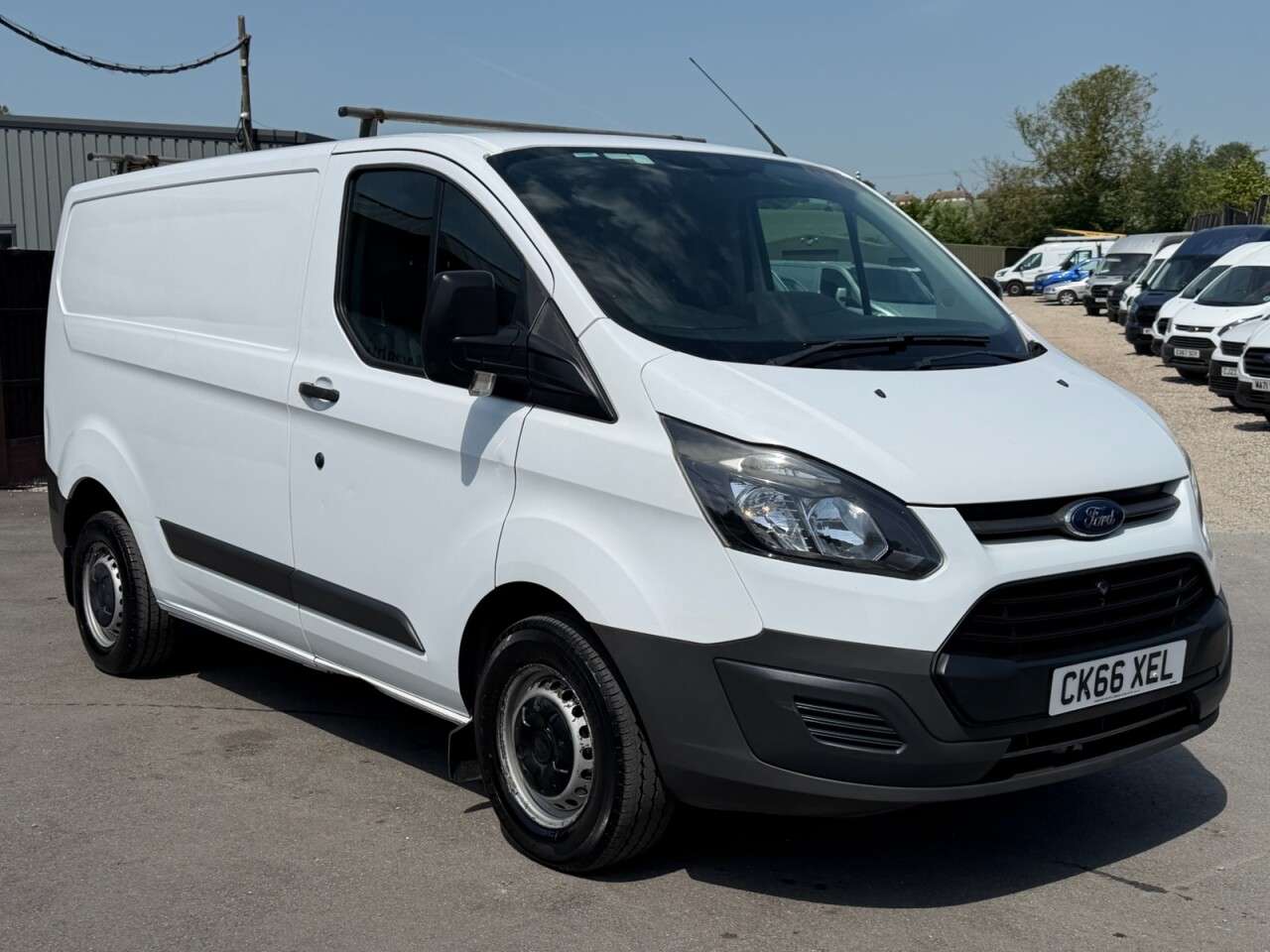 A 2017 FORD TRANSIT CUSTOM 2.0 TDCi 270 Panel Van 5dr Diesel Manual L1 H1 (163 g/km, 104 bhp) A 2017 FORD TRANSIT CUSTOM 2.0 TDCi 270 Panel Van 5dr Diesel Manual L1 H1 (163 g/km, 104 bhp)