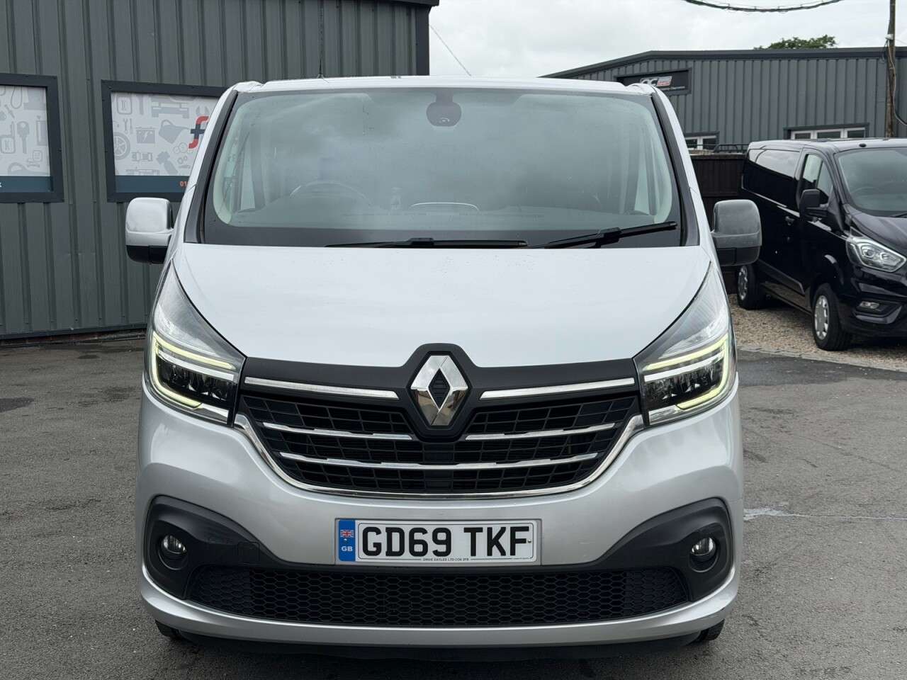 A 2019 RENAULT TRAFIC 2.0 dCi ENERGY 30 Sport Nav Crew Van Double Cab 6dr Diesel Manual SWB Euro A 2019 RENAULT TRAFIC 2.0 dCi ENERGY 30 Sport Nav Crew Van Double Cab 6dr Diesel Manual SWB Euro