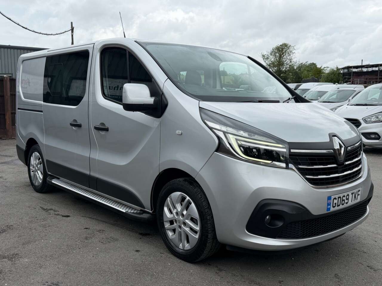 A 2019 RENAULT TRAFIC 2.0 dCi ENERGY 30 Sport Nav Crew Van Double Cab 6dr Diesel Manual SWB Euro A 2019 RENAULT TRAFIC 2.0 dCi ENERGY 30 Sport Nav Crew Van Double Cab 6dr Diesel Manual SWB Euro
