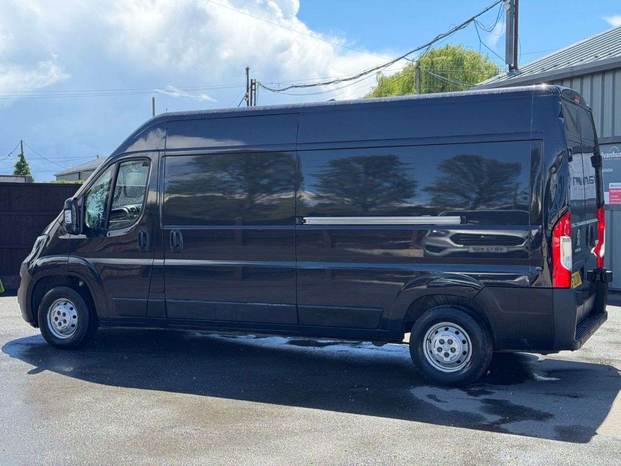 A 2020 PEUGEOT BOXER 2.2 BlueHDi 335 Professional Panel Van 5dr Diesel Manual L3 H2 Euro 6 (s/s) A 2020 PEUGEOT BOXER 2.2 BlueHDi 335 Professional Panel Van 5dr Diesel Manual L3 H2 Euro 6 (s/s)