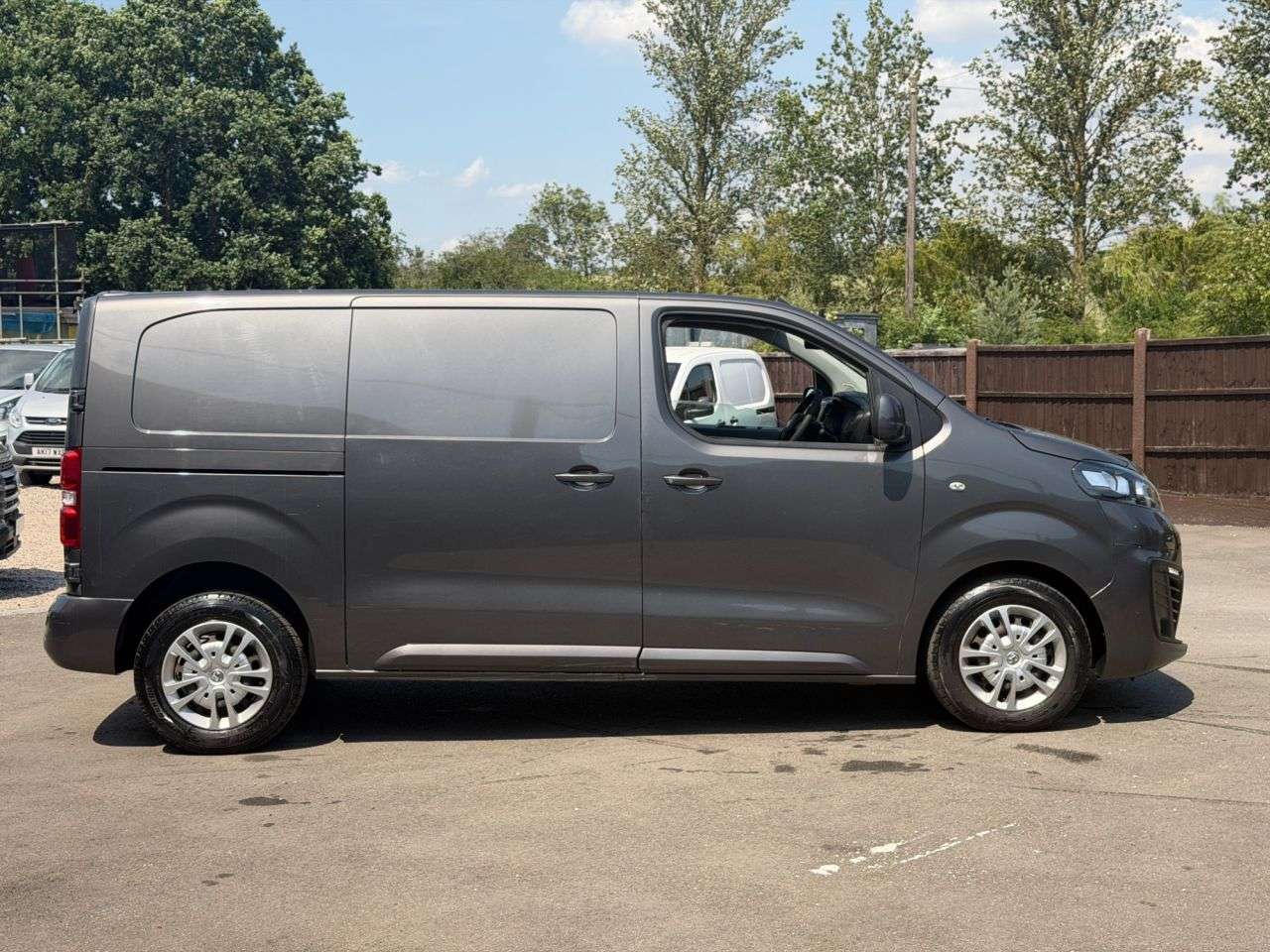 A 2020 VAUXHALL VIVARO 2.0 Turbo D 3100 Sportive Panel Van 5dr Diesel Manual L1 H1 Euro 6 (s/s) (1 A 2020 VAUXHALL VIVARO 2.0 Turbo D 3100 Sportive Panel Van 5dr Diesel Manual L1 H1 Euro 6 (s/s) (1