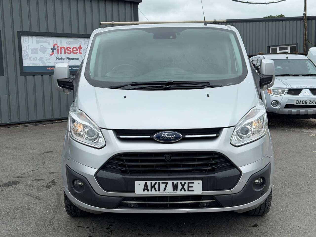 A 2017 FORD TRANSIT CUSTOM 2.0 TDCi 270 Limited Panel Van 5dr Diesel Manual L1 H1 (157 g/km, 128 bhp) A 2017 FORD TRANSIT CUSTOM 2.0 TDCi 270 Limited Panel Van 5dr Diesel Manual L1 H1 (157 g/km, 128 bhp)