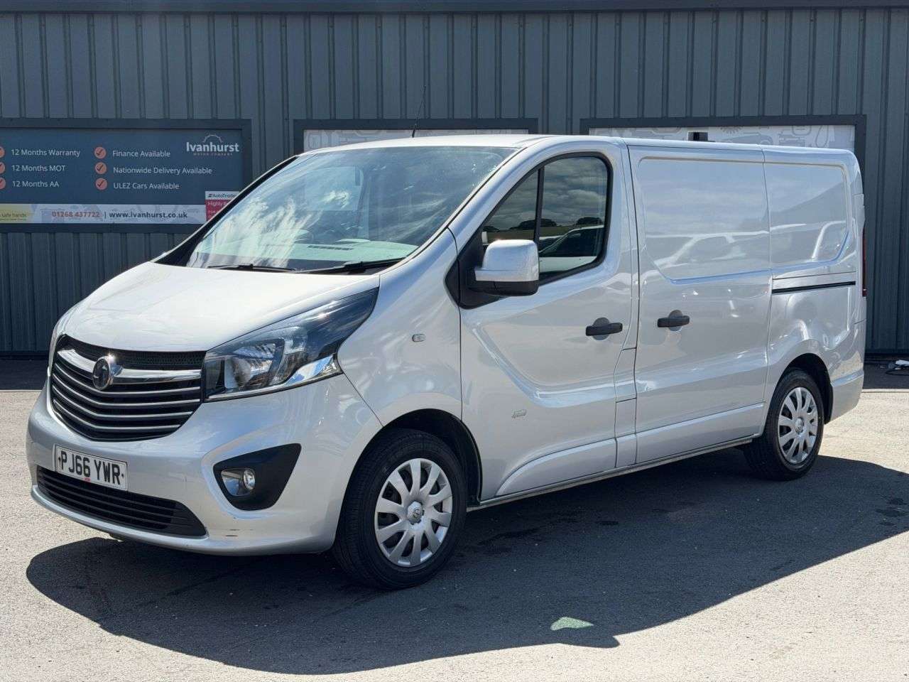 A 2016 VAUXHALL VIVARO 1.6 CDTi 2700 Sportive Panel Van 5dr Diesel Manual L1 H1 Euro 6 (120 ps) £3 A 2016 VAUXHALL VIVARO 1.6 CDTi 2700 Sportive Panel Van 5dr Diesel Manual L1 H1 Euro 6 (120 ps) £3