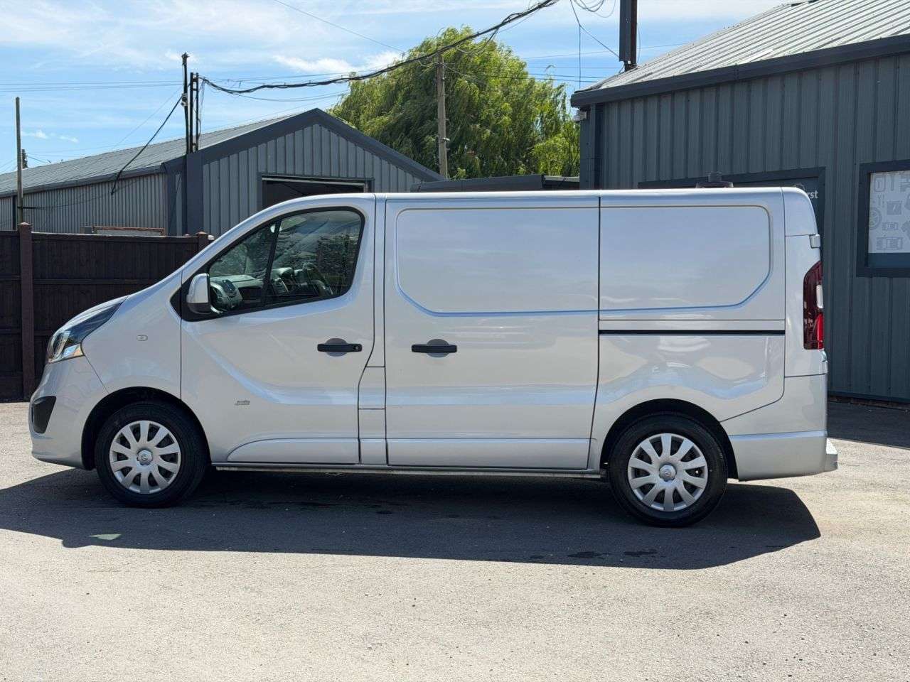 A 2016 VAUXHALL VIVARO 1.6 CDTi 2700 Sportive Panel Van 5dr Diesel Manual L1 H1 Euro 6 (120 ps) £3 A 2016 VAUXHALL VIVARO 1.6 CDTi 2700 Sportive Panel Van 5dr Diesel Manual L1 H1 Euro 6 (120 ps) £3