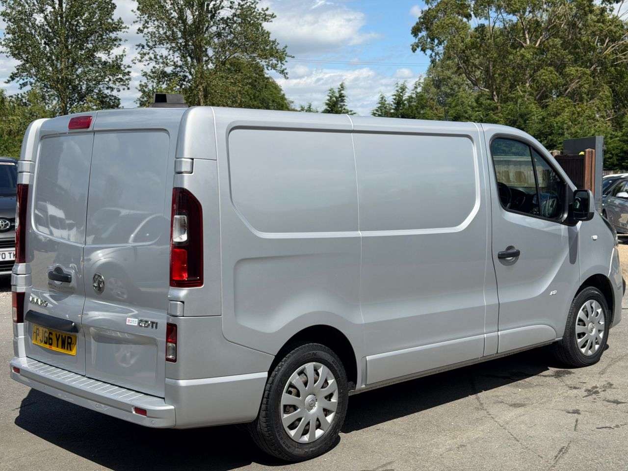 A 2016 VAUXHALL VIVARO 1.6 CDTi 2700 Sportive Panel Van 5dr Diesel Manual L1 H1 Euro 6 (120 ps) £3 A 2016 VAUXHALL VIVARO 1.6 CDTi 2700 Sportive Panel Van 5dr Diesel Manual L1 H1 Euro 6 (120 ps) £3