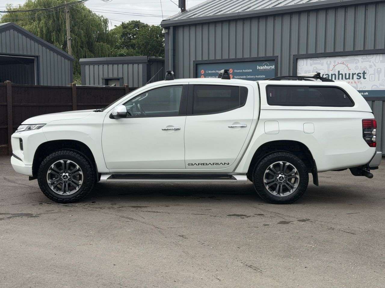A 2021 MITSUBISHI L200 2.2 DI-D DC Barbarian Pickup Double Cab 4dr Diesel Auto 4WD Euro 6 (s/s) (1 A 2021 MITSUBISHI L200 2.2 DI-D DC Barbarian Pickup Double Cab 4dr Diesel Auto 4WD Euro 6 (s/s) (1