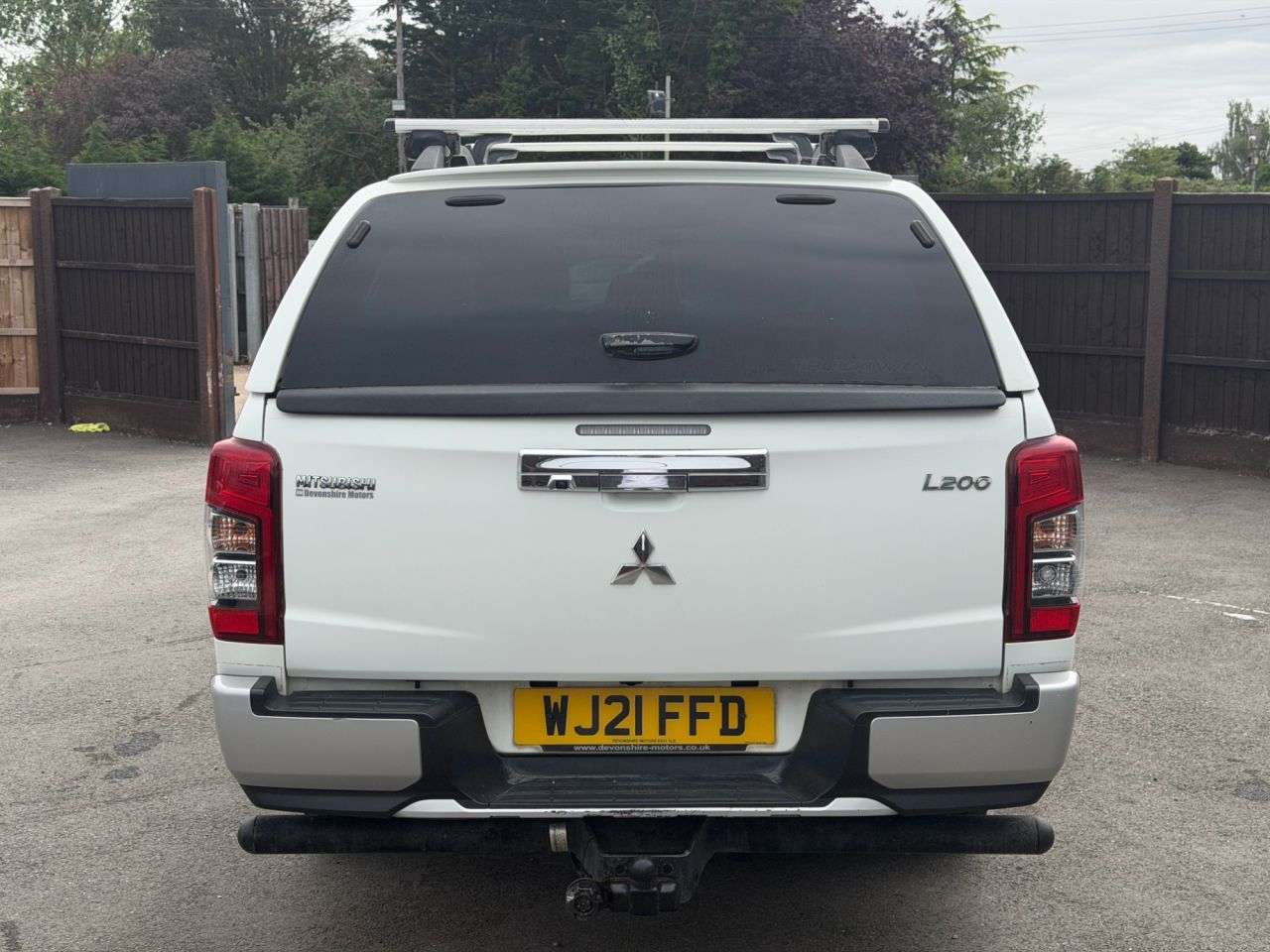 A 2021 MITSUBISHI L200 2.2 DI-D DC Barbarian Pickup Double Cab 4dr Diesel Auto 4WD Euro 6 (s/s) (1 A 2021 MITSUBISHI L200 2.2 DI-D DC Barbarian Pickup Double Cab 4dr Diesel Auto 4WD Euro 6 (s/s) (1