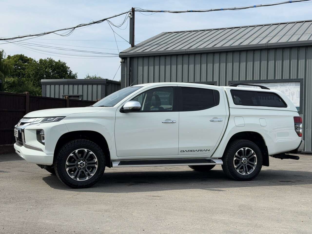 A 2021 MITSUBISHI L200 2.2 DI-D DC Barbarian Pickup Double Cab 4dr Diesel Auto 4WD Euro 6 (s/s) (1 A 2021 MITSUBISHI L200 2.2 DI-D DC Barbarian Pickup Double Cab 4dr Diesel Auto 4WD Euro 6 (s/s) (1