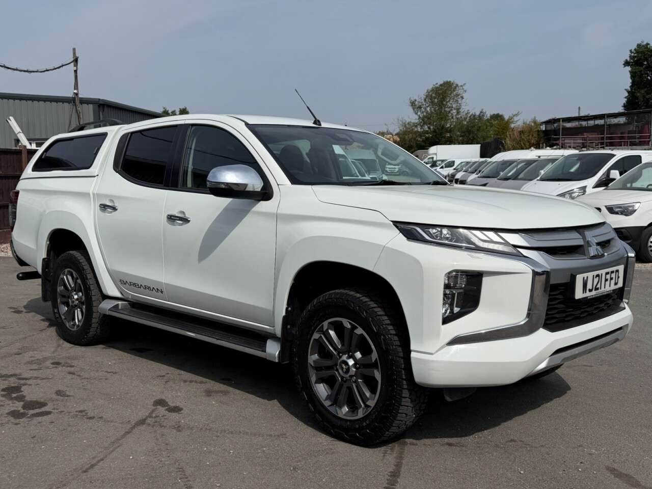 A 2021 MITSUBISHI L200 2.2 DI-D DC Barbarian Pickup Double Cab 4dr Diesel Auto 4WD Euro 6 (s/s) (1 A 2021 MITSUBISHI L200 2.2 DI-D DC Barbarian Pickup Double Cab 4dr Diesel Auto 4WD Euro 6 (s/s) (1