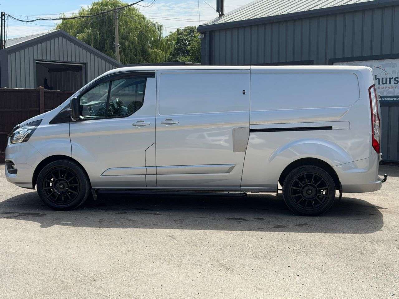 A 2018 FORD TRANSIT CUSTOM 2.0 300 EcoBlue Limited Panel Van 5dr Diesel Manual L2 H1 Euro 6 (130 ps) A 2018 FORD TRANSIT CUSTOM 2.0 300 EcoBlue Limited Panel Van 5dr Diesel Manual L2 H1 Euro 6 (130 ps)