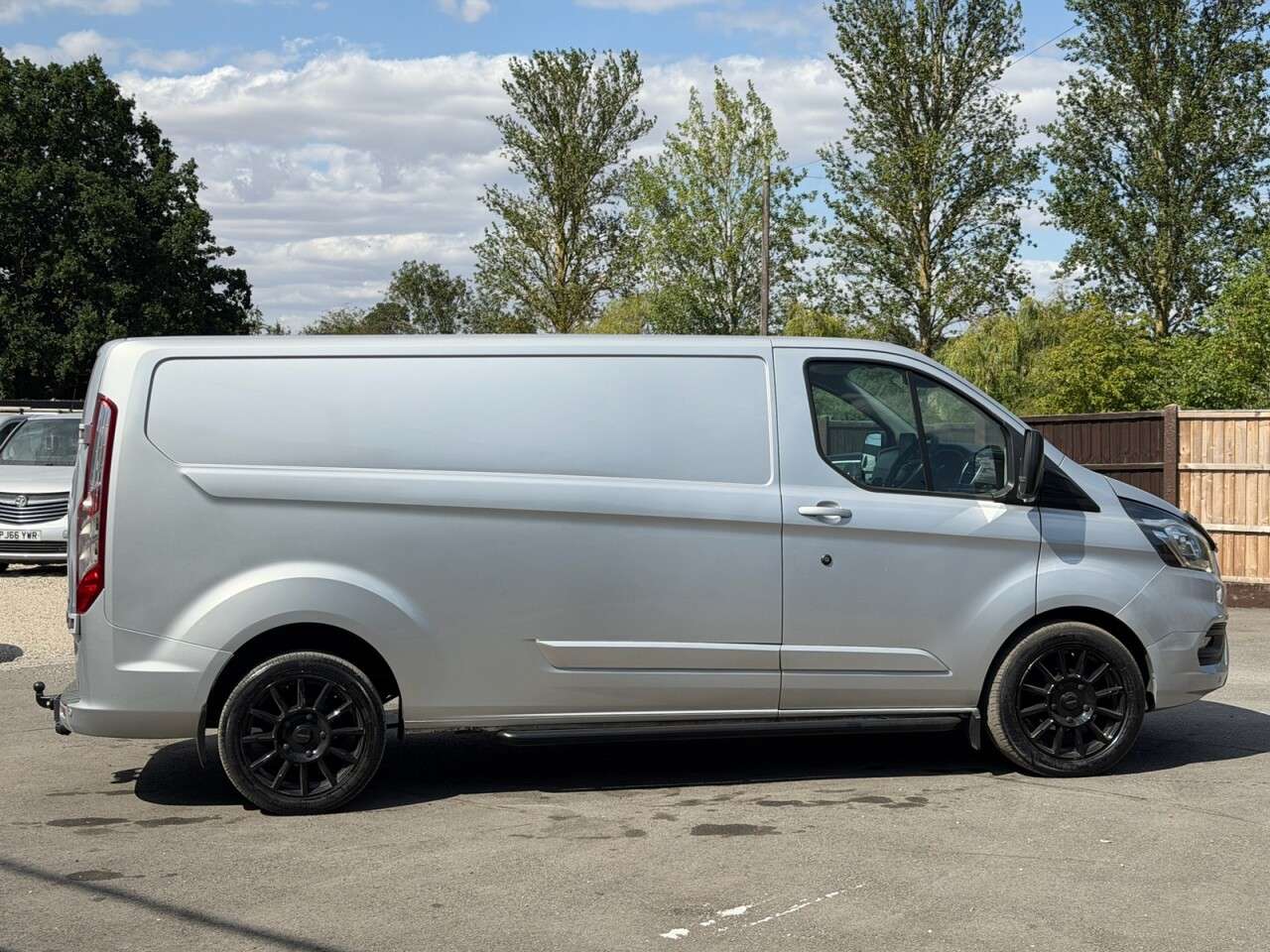 A 2018 FORD TRANSIT CUSTOM 2.0 300 EcoBlue Limited Panel Van 5dr Diesel Manual L2 H1 Euro 6 (130 ps) A 2018 FORD TRANSIT CUSTOM 2.0 300 EcoBlue Limited Panel Van 5dr Diesel Manual L2 H1 Euro 6 (130 ps)