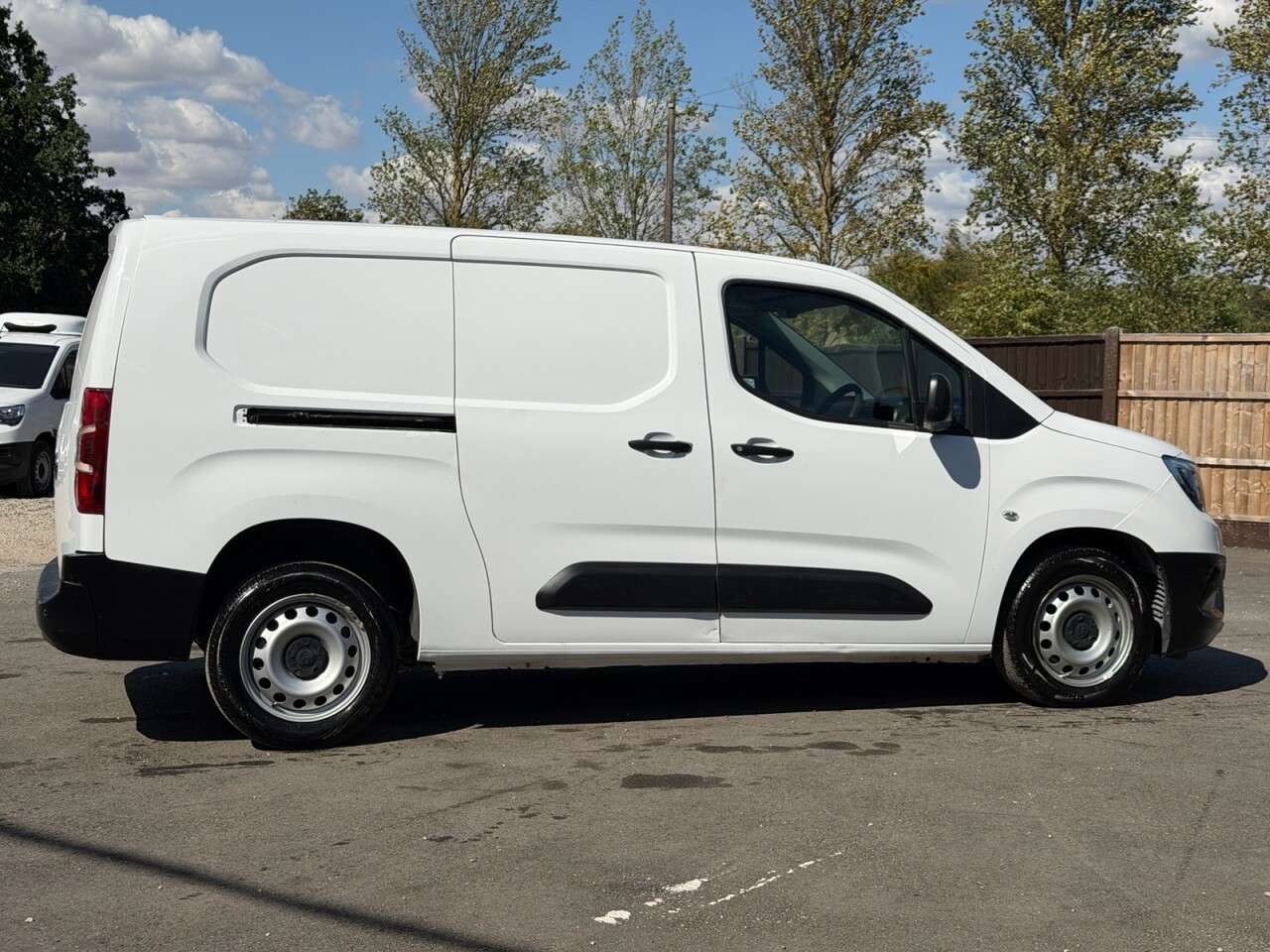 A 2021 VAUXHALL COMBO 1.5 Turbo D 2300 Dynamic Panel Van 4dr Diesel Manual L2 H1 Euro 6 (100 ps) A 2021 VAUXHALL COMBO 1.5 Turbo D 2300 Dynamic Panel Van 4dr Diesel Manual L2 H1 Euro 6 (100 ps)