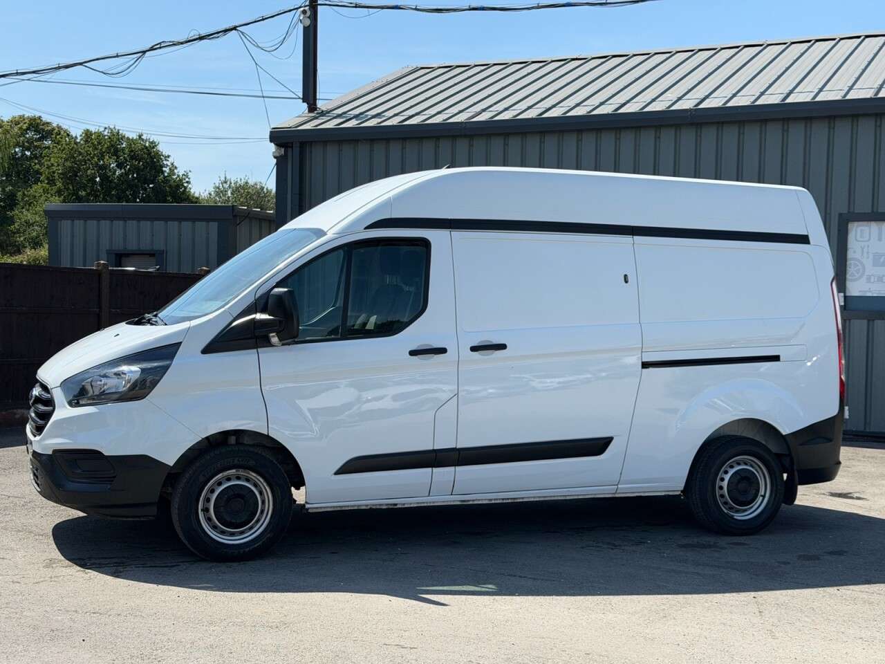 A 2020 FORD TRANSIT CUSTOM 2.0 300 EcoBlue Leader Panel Van 5dr Diesel Manual L2 H2 Euro 6 (s/s) (130 A 2020 FORD TRANSIT CUSTOM 2.0 300 EcoBlue Leader Panel Van 5dr Diesel Manual L2 H2 Euro 6 (s/s) (130