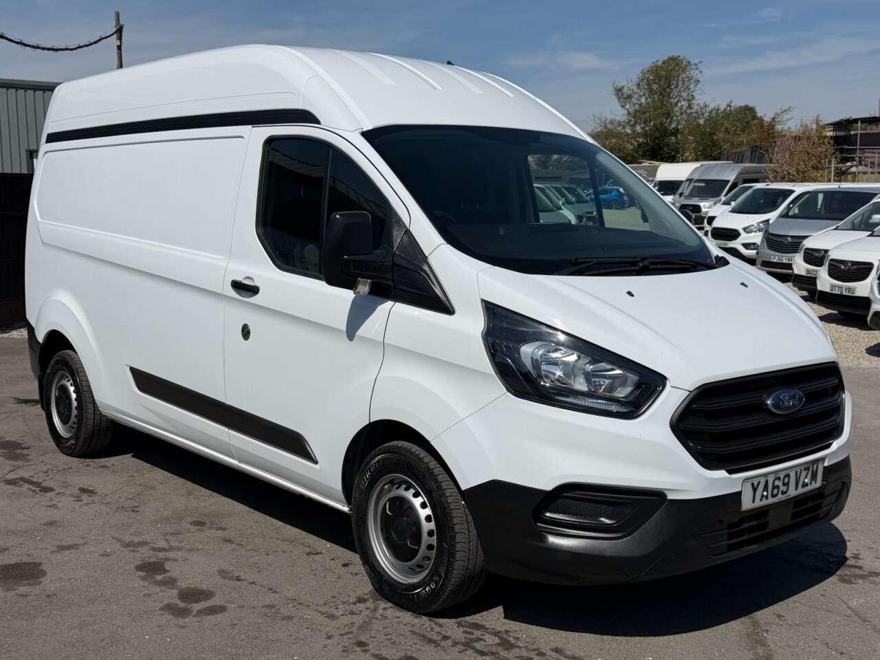 A 2020 FORD TRANSIT CUSTOM 2.0 300 EcoBlue Leader Panel Van 5dr Diesel Manual L2 H2 Euro 6 (s/s) (130 A 2020 FORD TRANSIT CUSTOM 2.0 300 EcoBlue Leader Panel Van 5dr Diesel Manual L2 H2 Euro 6 (s/s) (130