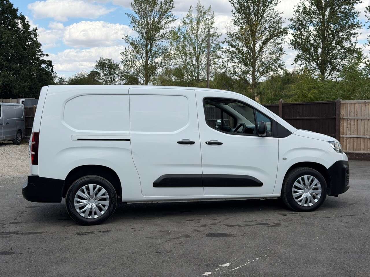 A 2020 CITROEN BERLINGO 1.5 BlueHDi 950 Enterprise XL Panel Van 6dr Diesel Manual LWB Euro 6 (s/s) A 2020 CITROEN BERLINGO 1.5 BlueHDi 950 Enterprise XL Panel Van 6dr Diesel Manual LWB Euro 6 (s/s)