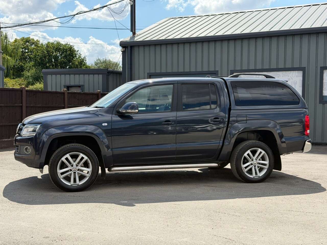 A 2017 VOLKSWAGEN AMAROK 2.0 BiTDI BlueMotion Tech Highline Pickup Double Cab 4dr Diesel Auto 4Motio A 2017 VOLKSWAGEN AMAROK 2.0 BiTDI BlueMotion Tech Highline Pickup Double Cab 4dr Diesel Auto 4Motio