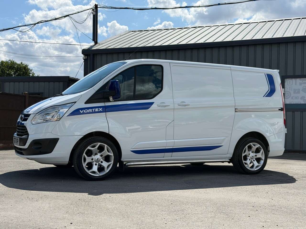 A 2017 FORD TRANSIT CUSTOM 2.0 TDCi 270 Limited Panel Van 5dr Diesel Manual L1 H1 (157 g/km, 128 bhp) A 2017 FORD TRANSIT CUSTOM 2.0 TDCi 270 Limited Panel Van 5dr Diesel Manual L1 H1 (157 g/km, 128 bhp)
